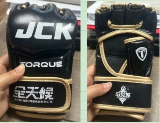 นวมชกมวย MMA